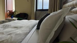 Postel nebo postele na pokoji v ubytování Hotel les Polygones Kribi