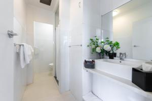 Koupelna v ubytování Aarangi Motel + 37 fotografií