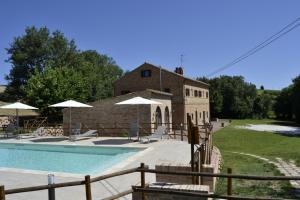 Bazén v ubytování Agriturismo Forestale Luti nebo v jeho okolí