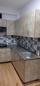 Kuchyň nebo kuchyňský kout v ubytování Crescent Moon Homestay