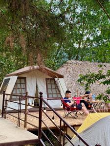 Balkón nebo terasa v ubytování Lều biệt thự
