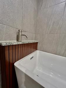 Koupelna v ubytování Series hotel