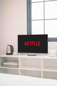 TV a/nebo společenská místnost v ubytování Ma Non Nont Hotel & Apartment