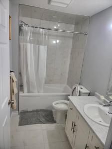 Gallery image of 2BR Luxurious APT - Kitchener in Kitchener +12 photos