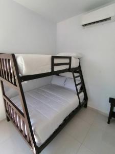 - deux lits superposés dans une chambre dans l'établissement V&G Las vacaciones que mereces, à Ursulo Galván