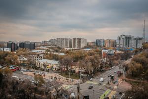 Nespecifikovaný výhled na destinaci Almaty nebo výhled na město při pohledu z hotelu