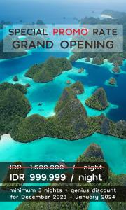 un póster para la promoción especial gran apertura de la isla de las islas apóstoles en Mansuar Raja Ampat Bungalows en Kri