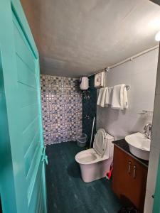 Kylpyhuone majoituspaikassa Himalayan Havenwood