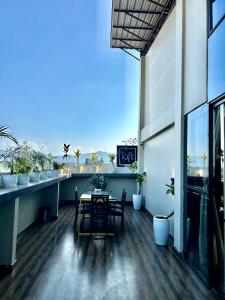 En balkon eller terrasse på The Loft House