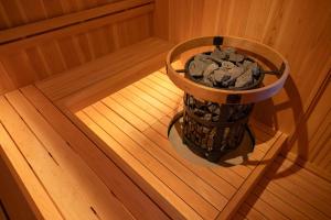 an overhead view of a bird bath in a sauna at 海野宿一棟貸し宿 上州屋 Unnojuku Joshuya in Tomi