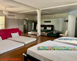 Postel nebo postele na pokoji v ubytování Hana Natsu Resorts Beach & Hotel
