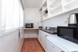 Kuchyň nebo kuchyňský kout v ubytování Aarangi Motel