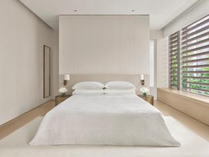 Cama ou camas em um quarto em The Singapore EDITION