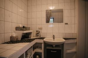Koupelna v ubytování Eigenes Maisonettehaus in idyllischer Lage mit Balkon, Nahe Messe, 24h Self-Check In, Gratis parken + 55 fotografií