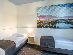 Postel nebo postele na pokoji v ubytování B&B Hotel München City-Nord