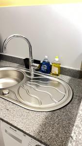 a sink in a kitchen counter with a sink at Le Colibri des Alizés in Saint-François