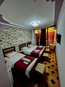 Postel nebo postele na pokoji v ubytování Georgian Palace Hotel