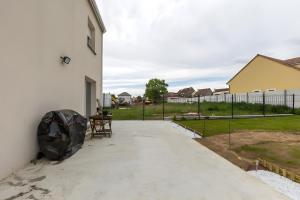 a patio with a table and chairs and a fence at Le Panorama - Proche Circuit - 5p - Calme in Le Mans