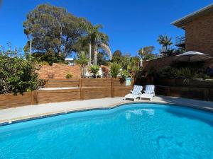 Bazén v ubytování Ocean View Motor Inn Merimbula nebo v jeho okolí