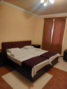 Voodi või voodid majutusasutuse Home Hotel toas