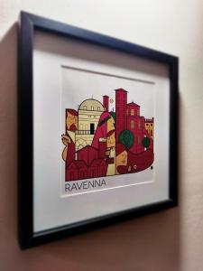een ingelijste foto van rakyimma op een muur bij aldueci in Ravenna