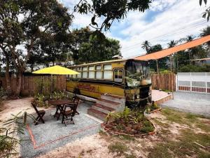 Taman di luar Baan Bus 81/11 Krabi