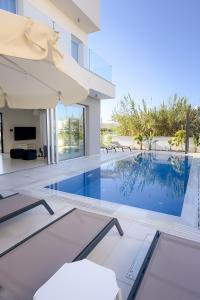 Bazén v ubytování City Napa Seaview Villas - Villa 8 nebo v jeho okolí