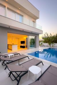 Bazén v ubytování City Napa Seaview Villas - Villa 8 nebo v jeho okolí