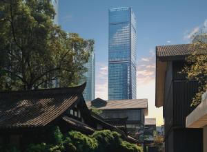 vistas a una ciudad con un rascacielos alto en The Langbo Chengdu, in The Unbound Collection by Hyatt en Chengdú