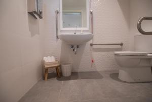 a bathroom with a sink and a toilet at Gest in Mellieħa
