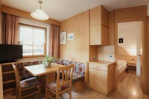Televízia a/alebo spoločenská miestnosť v ubytovaní Residence Costa Burjada