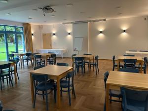 A restaurant or other place to eat at Hotel Edvard