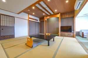 TV o dispositivi per l'intrattenimento presso Ooedo Onsen Monogatari Hotel Suiyotei