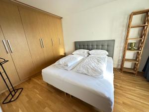 Postel nebo postele na pokoji v ubytování Ljósheimar apartment - Birta Rentals