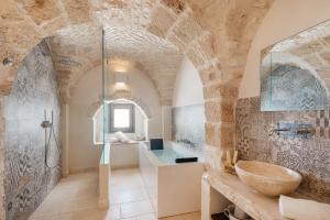 A bathroom at Masseria Villa Verde