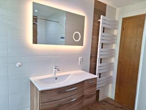 Ένα μπάνιο στο Apartments Amelie -1- mit Wallbox für ihr E-Auto +34 φωτογραφίες
