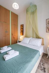 a bedroom with a bed with two towels on it at Nonna in Lefkada
