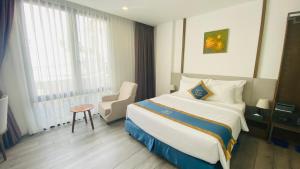 Postel nebo postele na pokoji v ubytování Ciao Saigon 2 Hotel