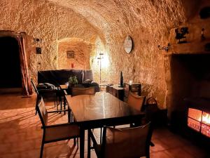 Afbeelding uit fotogalerij van Troglo Papillon in Luynes +32 foto's