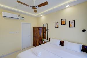 Voodi või voodid majutusasutuse Luxe 2BHK 10min from GOI airport with Pool access toas