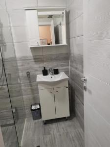 Ένα μπάνιο στο MIMA apartmani