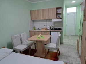 Η κουζίνα ή μικρή κουζίνα στο MIMA apartmani