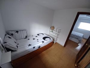 a bedroom with a bed with stars on it at Casa Montecelo in Paderne