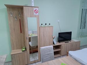 Μια τηλεόραση ή/και κέντρο ψυχαγωγίας στο MIMA apartmani