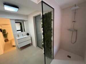Koupelna v ubytování Niña Mala + 37 fotografií