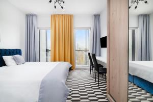 Łóżko lub łóżka w pokoju w obiekcie Apartamenty Prymasa Residence