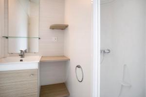 a bathroom with a sink and a shower at Bungalow T2 i i i - 15 Min Nazaré in Pataias