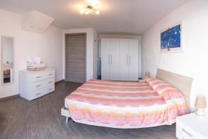A bed or beds in a room at casa Ciapin