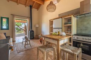 Η κουζίνα ή μικρή κουζίνα στο Monte Flora Farmhouse +48 φωτογραφίες