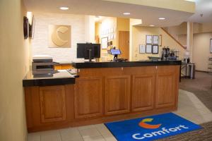 a waiting area of a hospital with a counter at Comfort Inn Sioux City South in Morningside